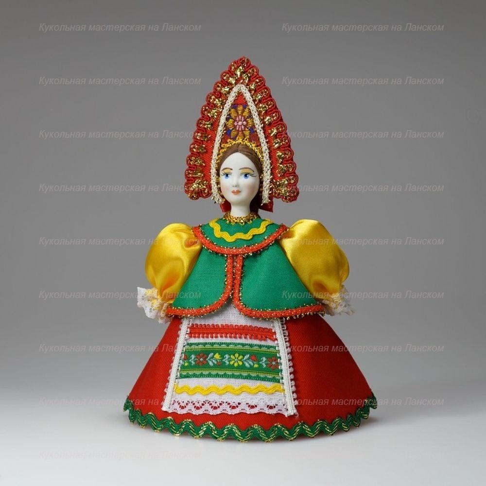 Сувенирная кукла в переднике