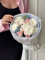 Авторский букет с голубыми незабудками