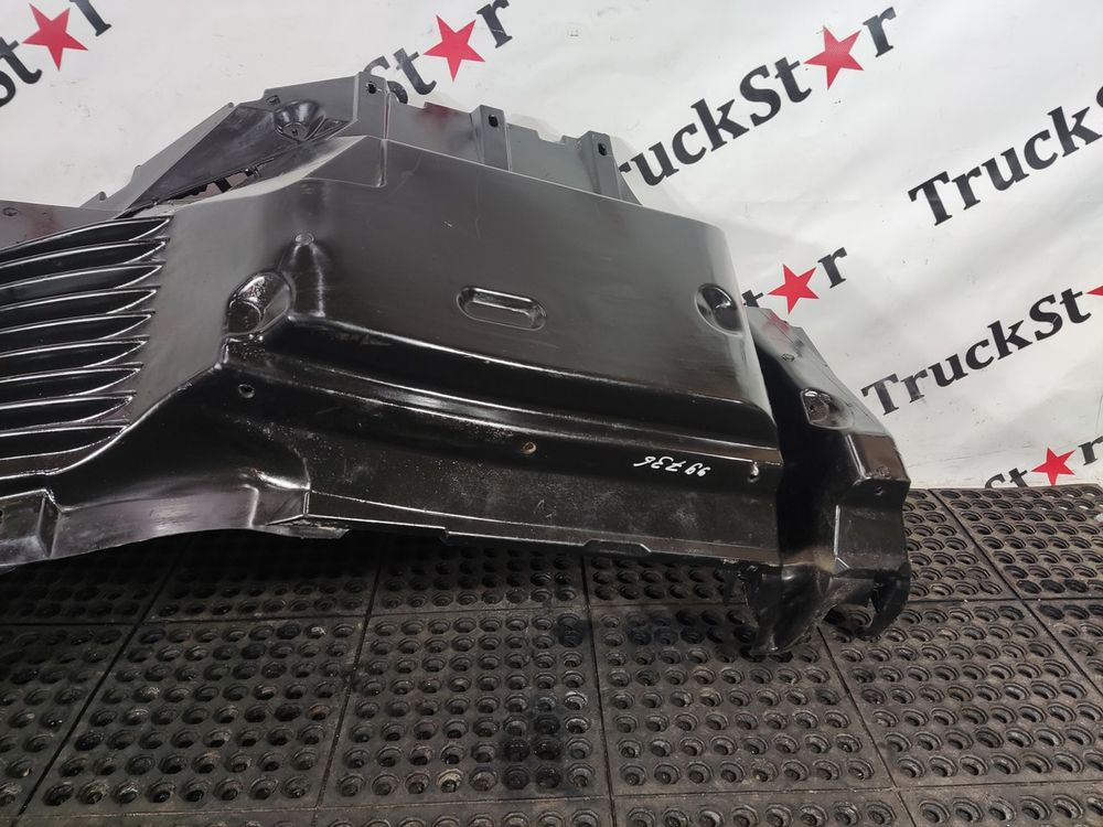 Крыло переднее правое передняя часть