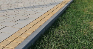 Какой бордюр выбрать для строительства площадки под авто