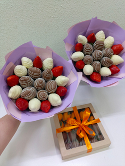 Клубничный букет " Сладкий подарок"