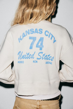 ZARA УКОРОЧЕННАЯ ТОЛСТОВКА С НАДПИСЬЮ, ЭКРЮ