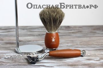 Бритвенный набор MUEHLE VIVO, слива, натуральный барсучий ворс, бритва Mach3