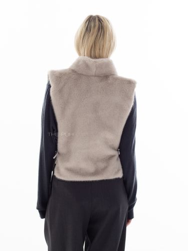 Жемчужно-серая манишка из эко-меха на молнии