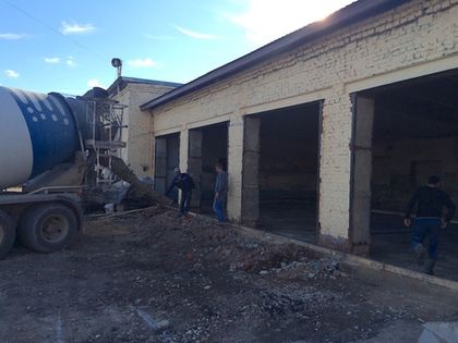 Работы по строительству автомойки идут полным ходом