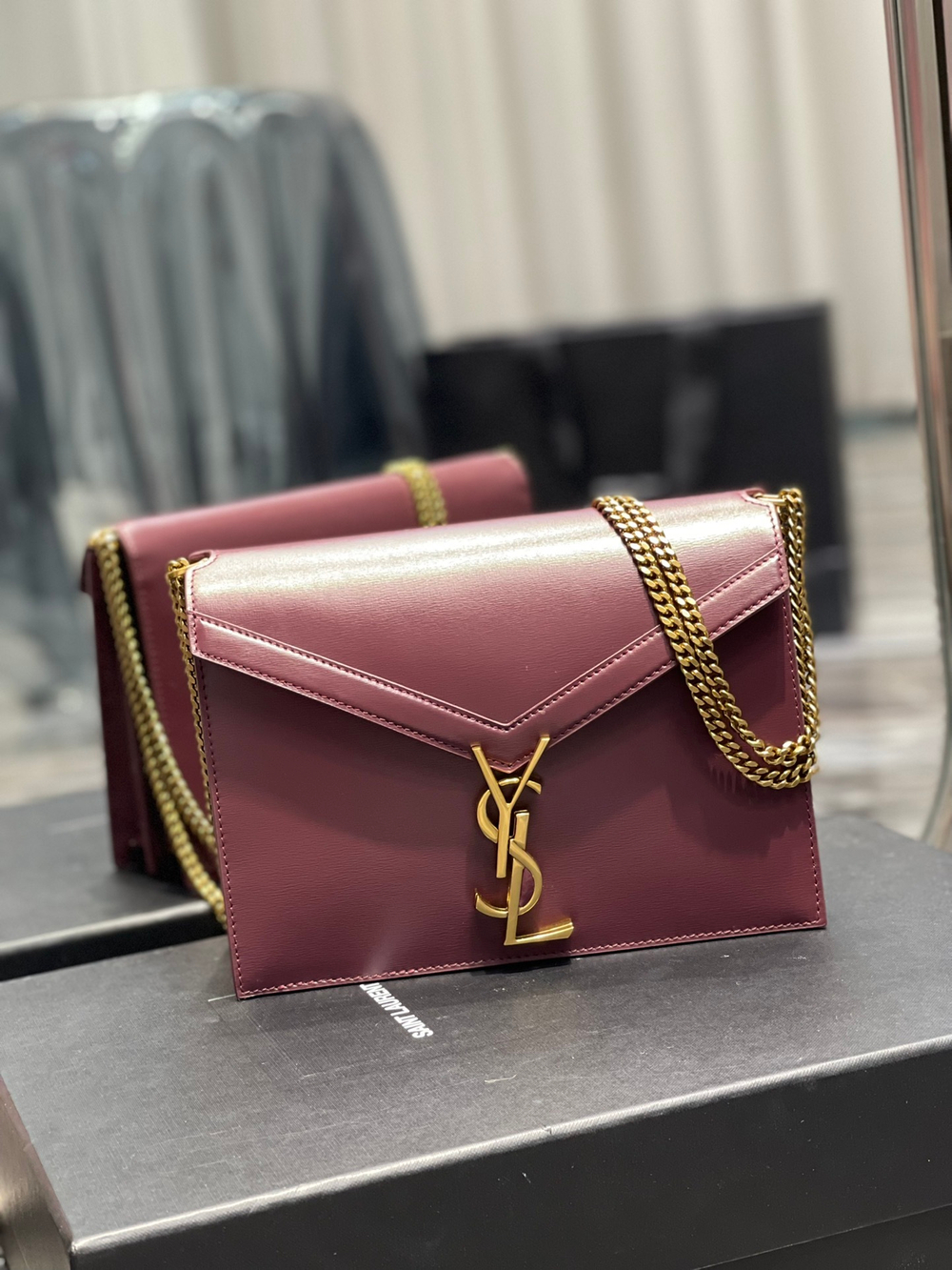 Saint Laurent Cassandra Medium 22 cm