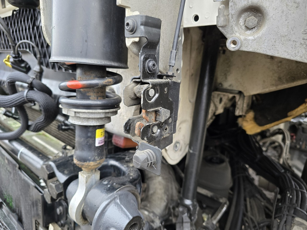 Комплект замков капота 2020г.