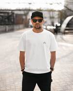 Футболка белая с лого на груди S