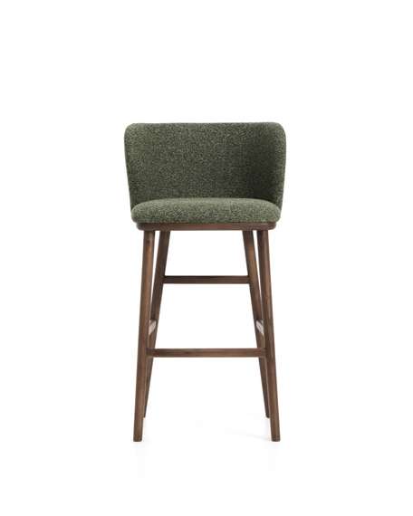 Барный стул Ciselia из темно-зеленого шенилла с ножками из ясеня в отделке орех