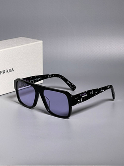 Солнцезащитные очки Prada