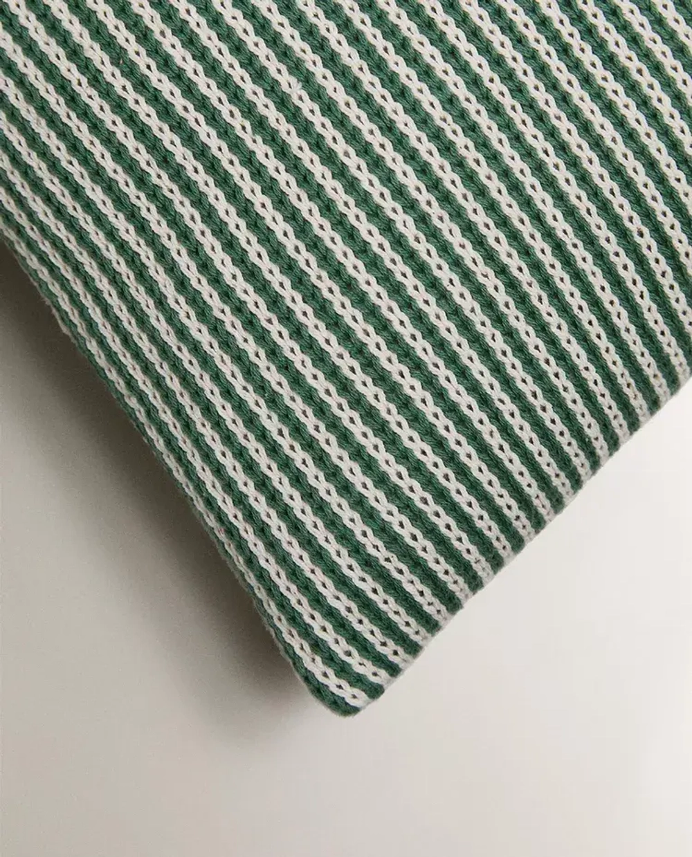 ZARA HOME ДЕТСКАЯ ПОДУШКА С ВЫШИВКОЙ В ВИДЕ БУКВЫ "F", ЗЕЛЕНЫЙ