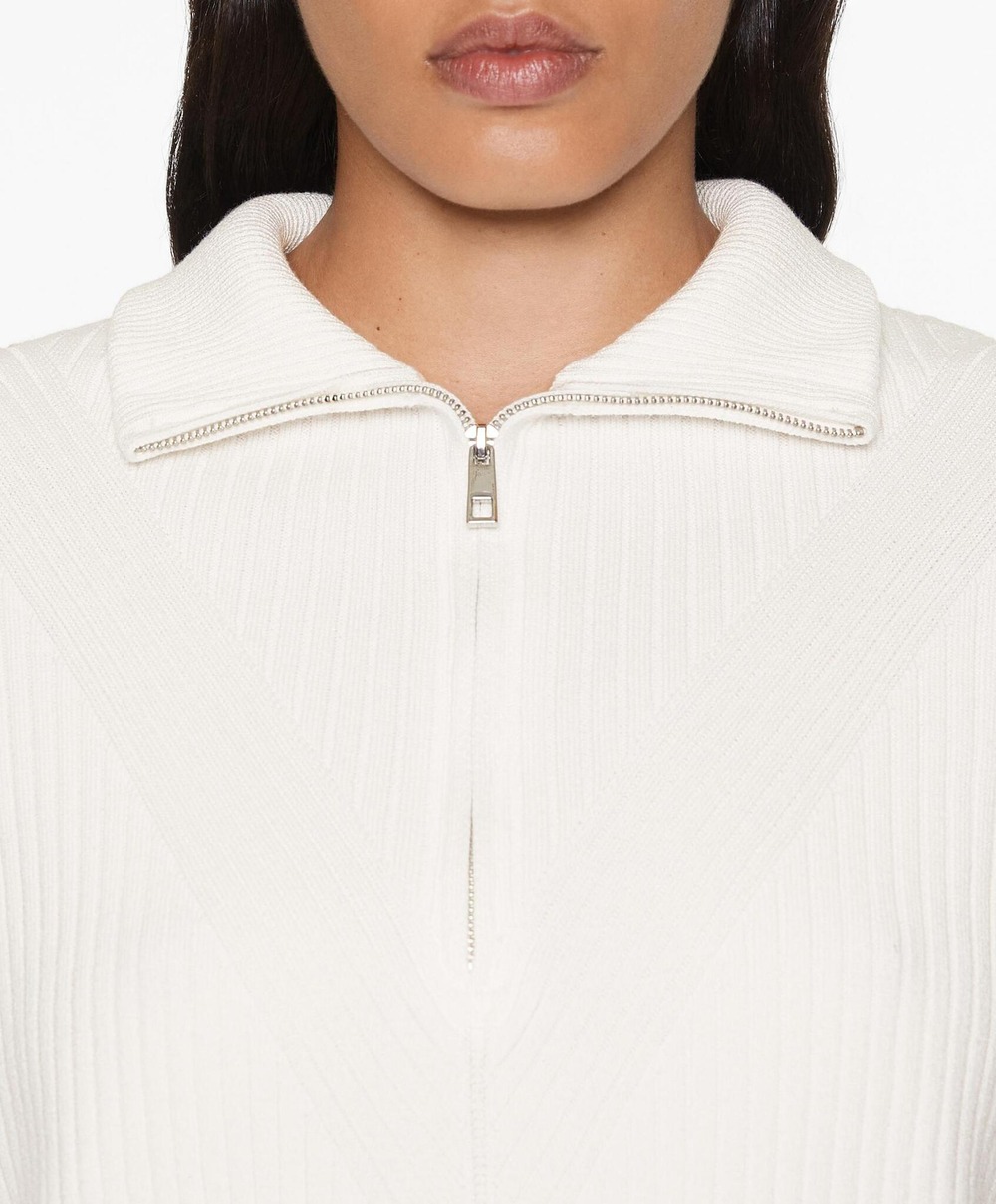 Oysho Свитер в рубчик с высоким воротником, светлый экрю