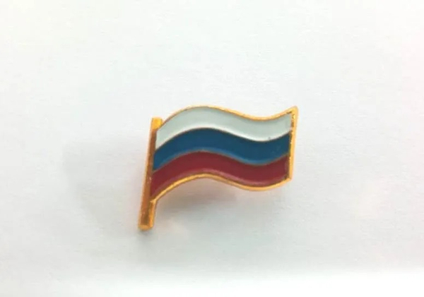 Знак "Флажок сувенирный РФ" (золотой, металл)