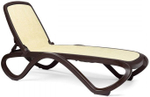 Шезлонг-лежак пластиковый Nardi Omega, кофе, бежевый