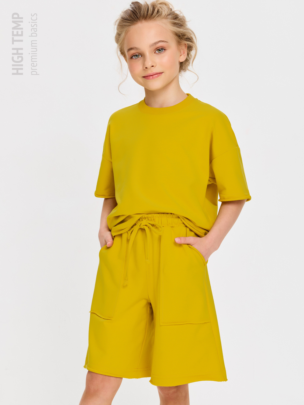 Костюм оверсайз с футболкой и шортами