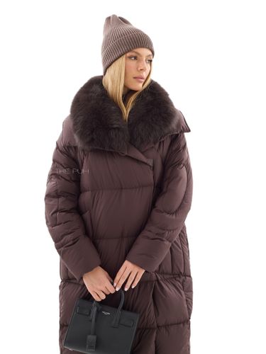 Длинный шоколадный пуховик с мехом песца