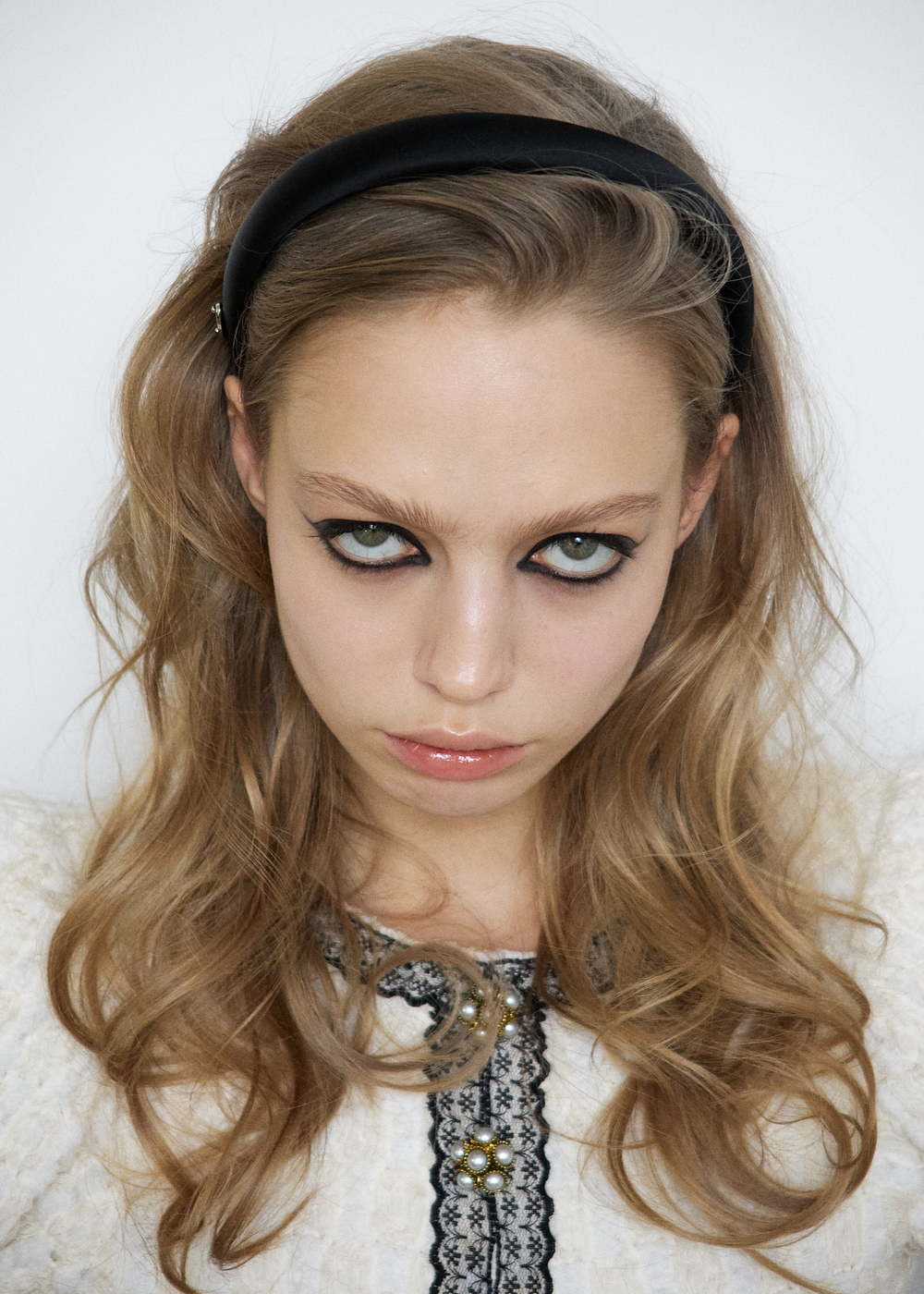 Тонкий ободок из черного атласа