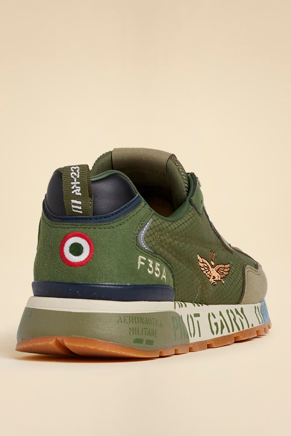 Кроссовки из текстиля