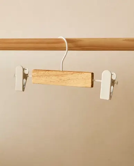 ZARA HOME ДЕТСКИЕ ДЕРЕВЯННЫЕ ВЕШАЛКИ С ЗАЖИМАМИ (НАБОР ИЗ 3 ШТ.), СВЕТЛО-БЕЖЕВЫЙ