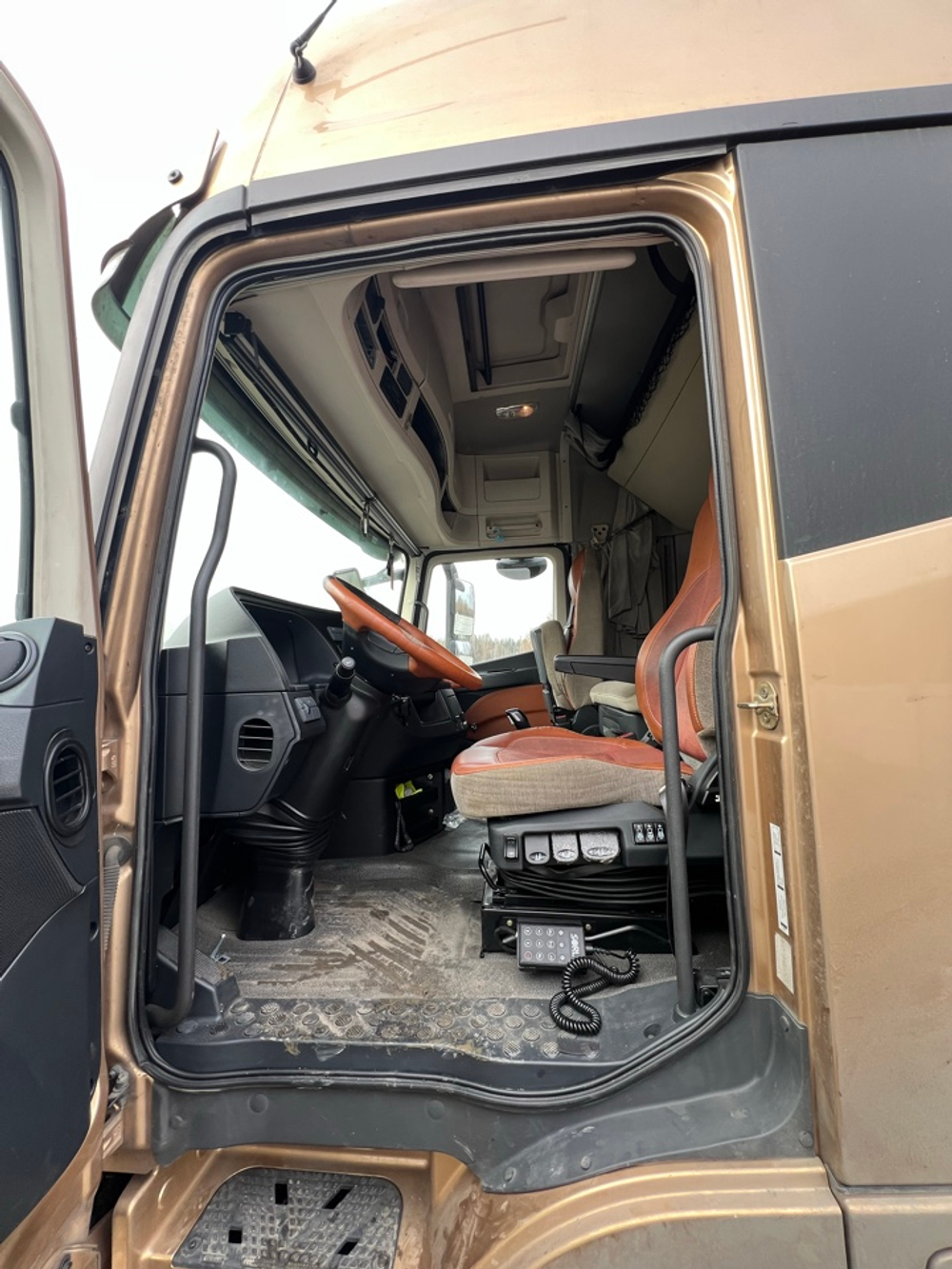 Foton AUMAN 4x2 Седельный тягач EST A 1846 AMT (Дизельный, 11,8 л, АТ, 470 л.с.)