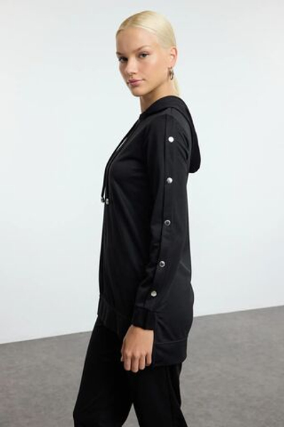 Вязаный костюм с капюшоном и капюшоном с черными застежками-гвоздиками TCTAW25US00116