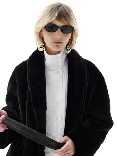 Двусторонняя дубленка шоколадного цвета с поясом