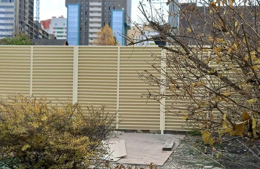 Металлический забор жалюзи