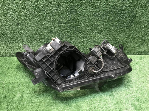 Фара левая Toyota Rav 4 CA40 (2015-2019) LED