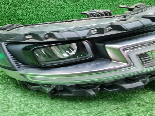 Битая Фара правая Kia Carnival 4 (2020-2023) LED