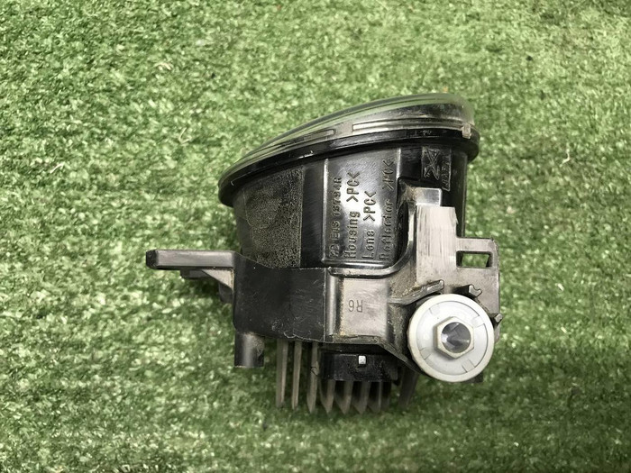 ПТФ правая Toyota Land Cruiser Prado 150 17-нв LED