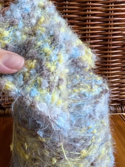 Пряжа  декоративная с ворсом и шишибриками