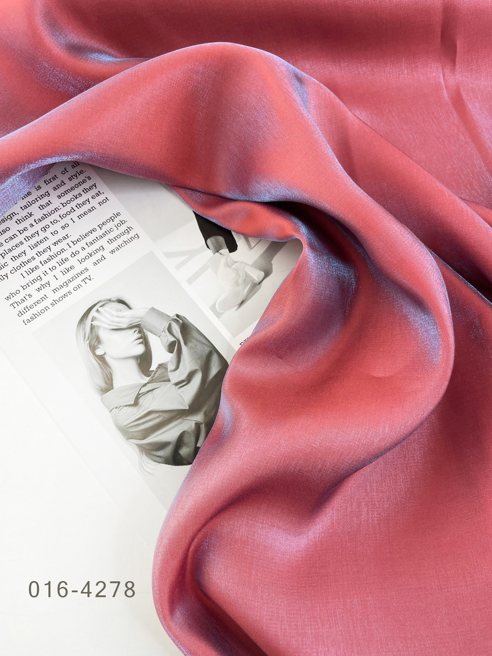 КРАСНЫЙ С ГОЛУБЫМ ОТЛИВОМ - Хрустальный шелк КЛАССИКА (1416 Маша) УЦЕНКА!