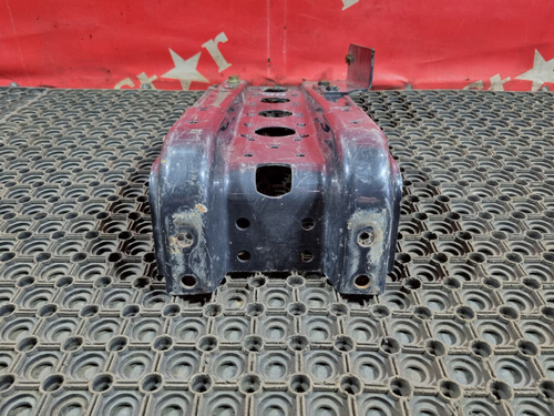 Кронштейн крыла переднего