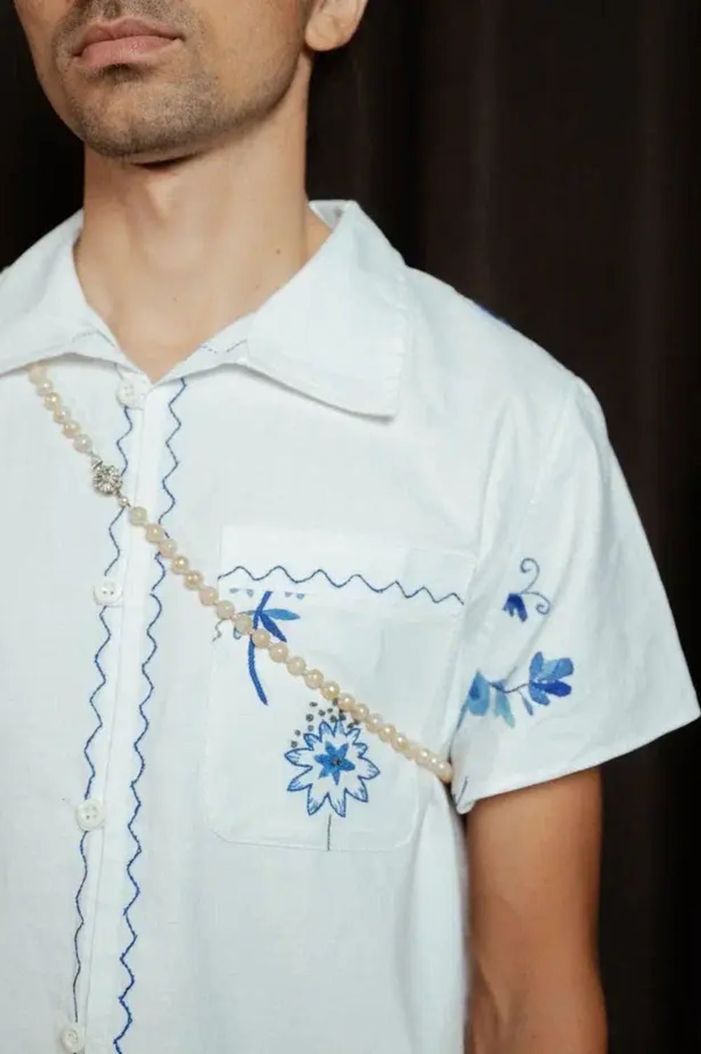 Рубашка Soeurs с Синими Цветами Вышитыми Вручную 2 белая