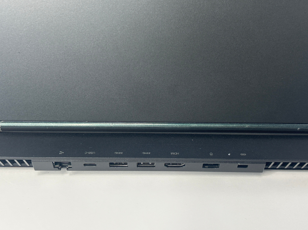 Ноутбук Lenovo Legion 5 15IMH05H (81Y6008JRU) 15.6"/Intel Core i5 10300H/RAM 16GB/SSD 512GB/GeForce RTX 2060 6GB/1920x1080/IPS/Windows 11/ Подсветка кл-ры: LED/Цвет: Черный. Состояние: Уценка/трещина на рамке