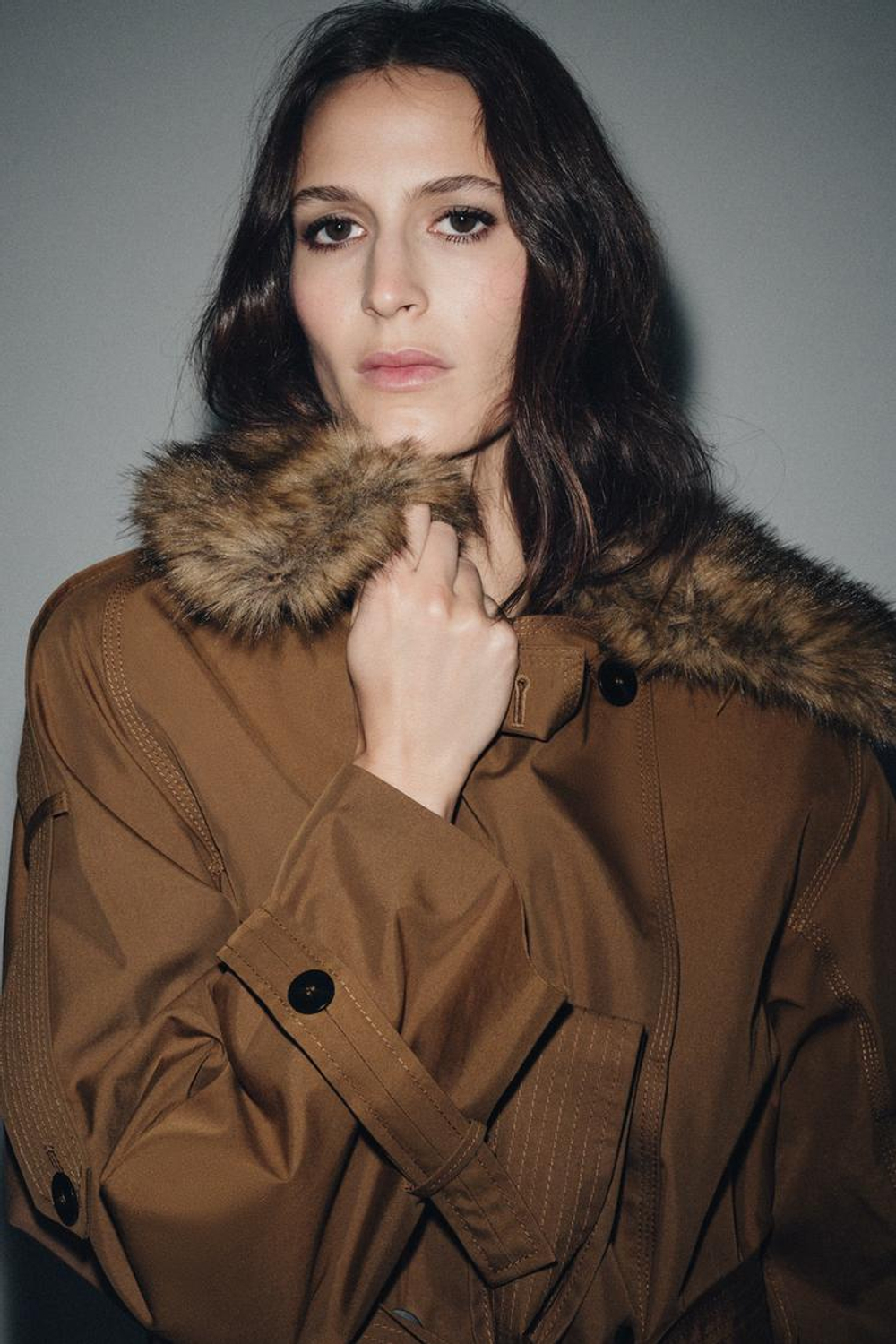 ZARA ТРЕНЧ ОВЕРСАЙЗ С ВОРОТНИКОМ ИЗ ИСКУССТВЕННОГО МЕХА — ZW COLLECTION, КАРАМЕЛЬНЫЙ