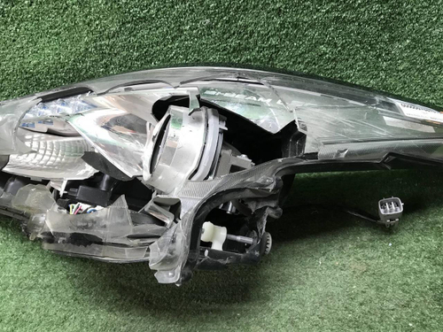 Битая Фара левая Toyota Fortuner 2 (2015-2020) LED