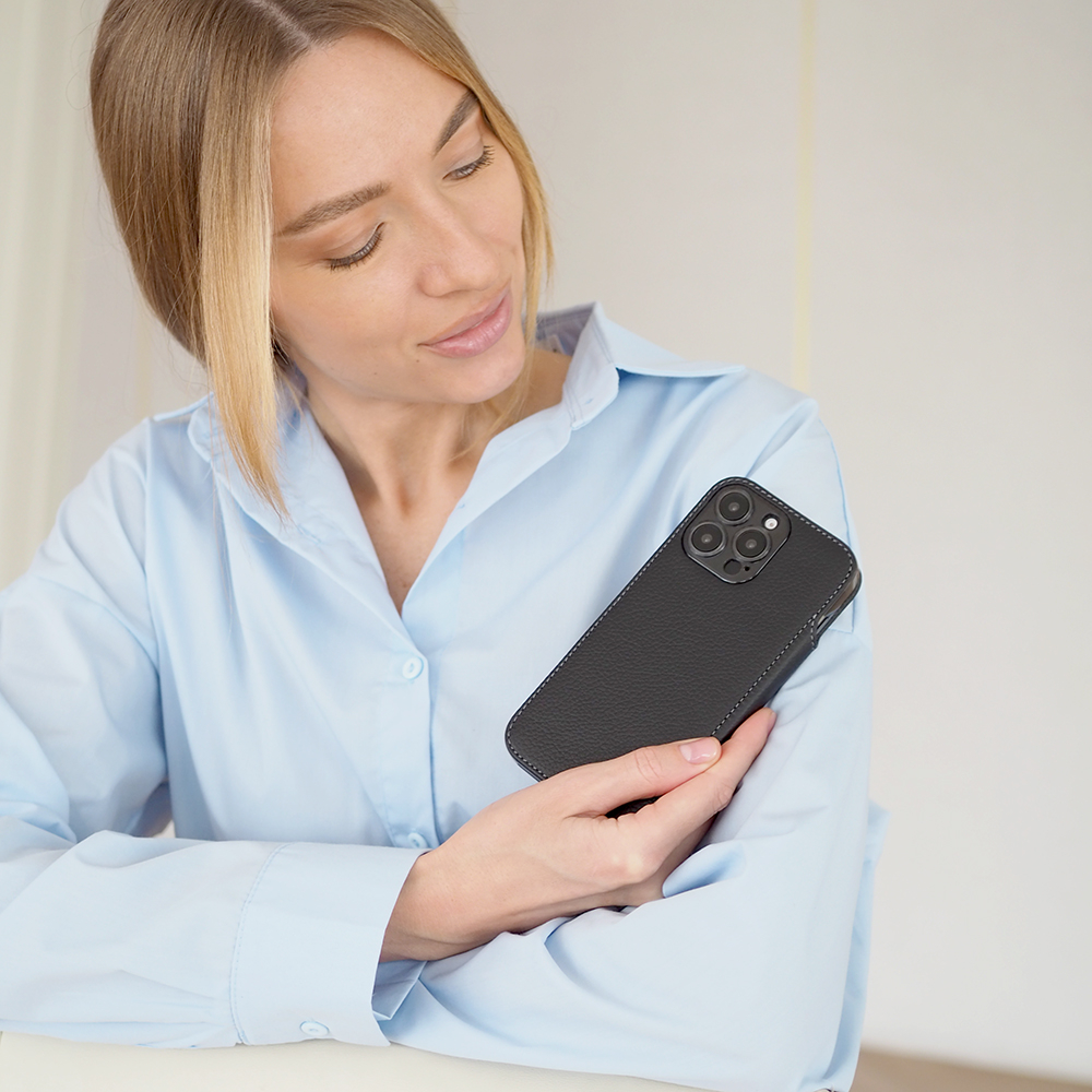 Чехол для iPhone 15 Pro Max из кожи теленка, черного цвета