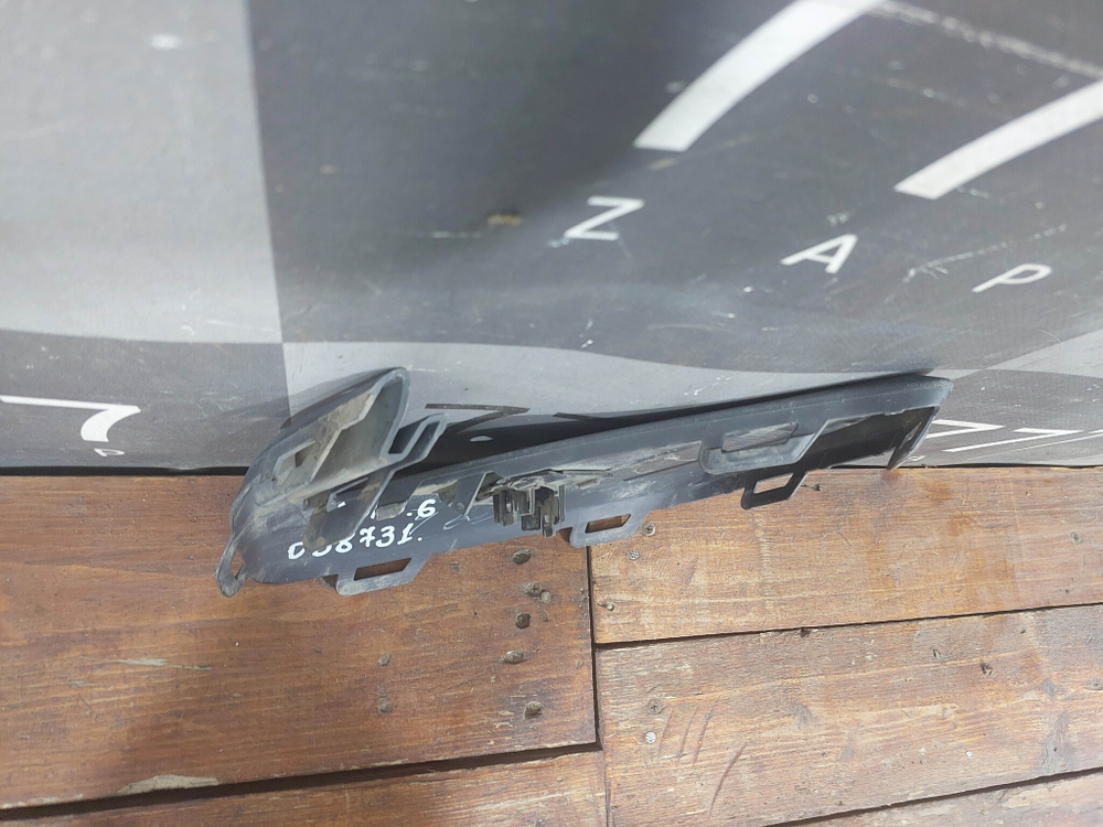 Накладка переднего бампера правая VW Polo 6 20-нв Б/У Оригинал 6N5853666A