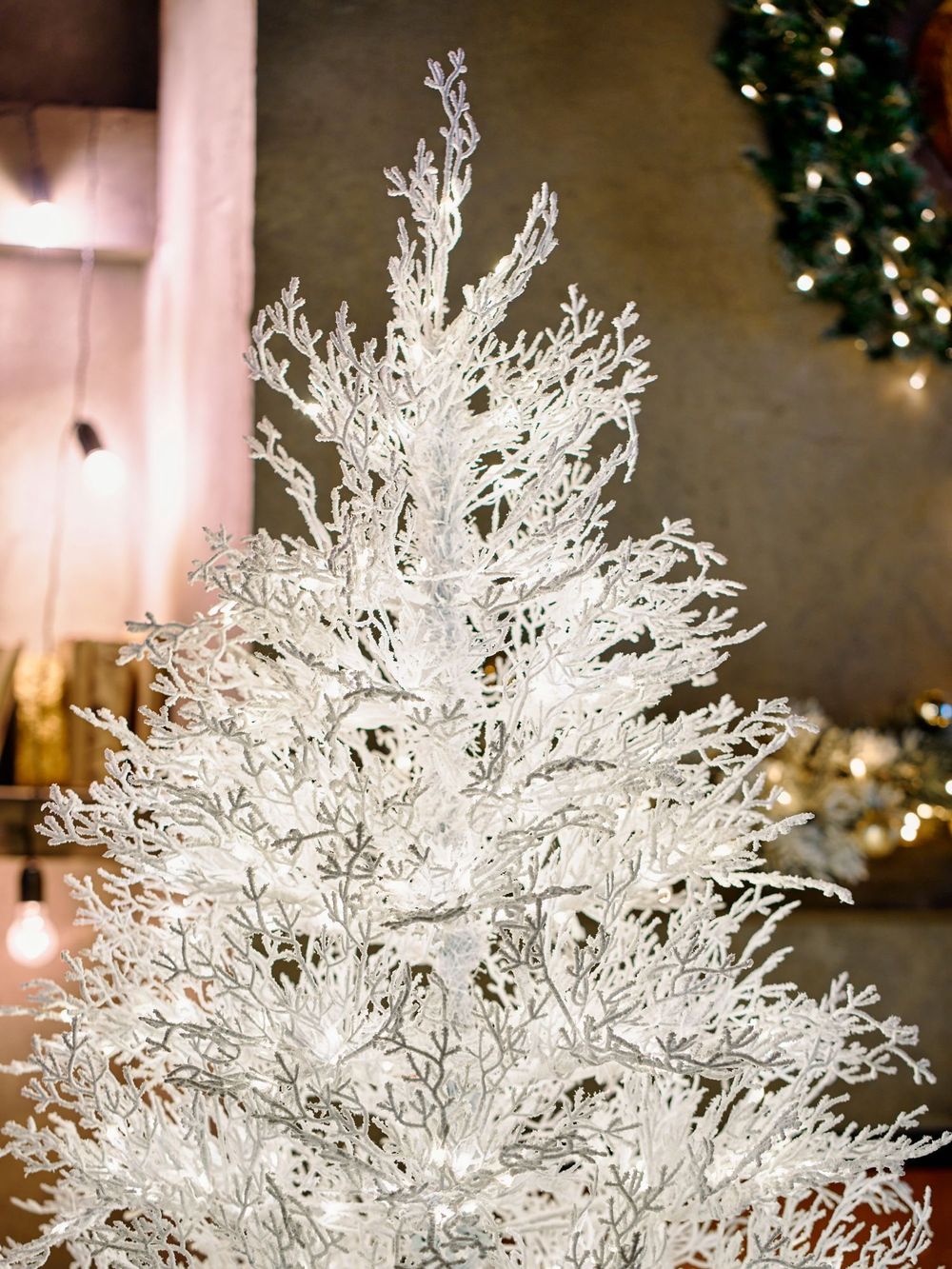 Искусственная белая елка с гирляндой встроенной «Normandia» Нормандия (коралловые ветки) от 2,1 м до 2,4 м