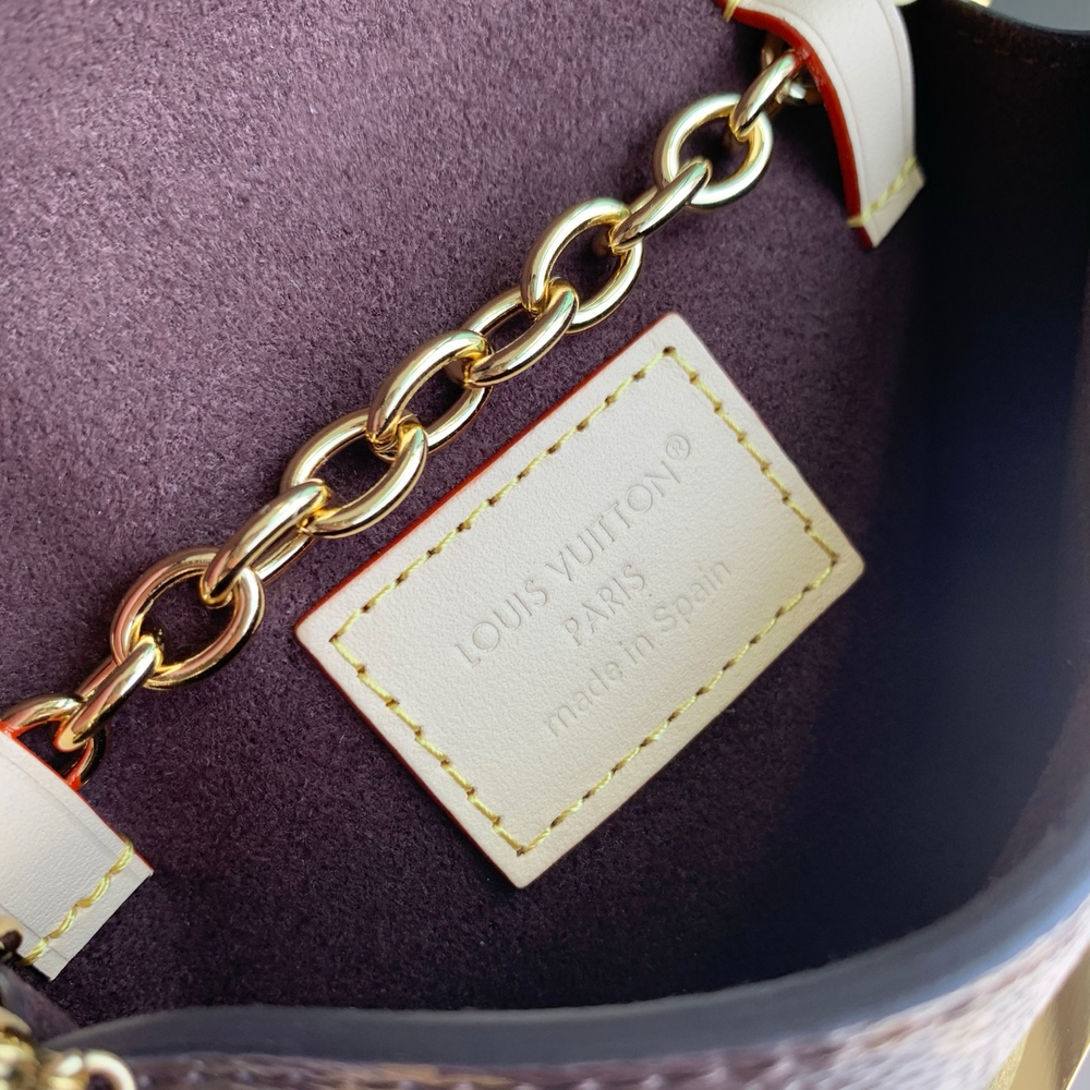 Louis Vuitton Pouch Metis Belt
