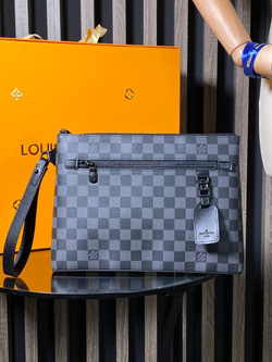 Сумка-мессенджер Louis Vuitton