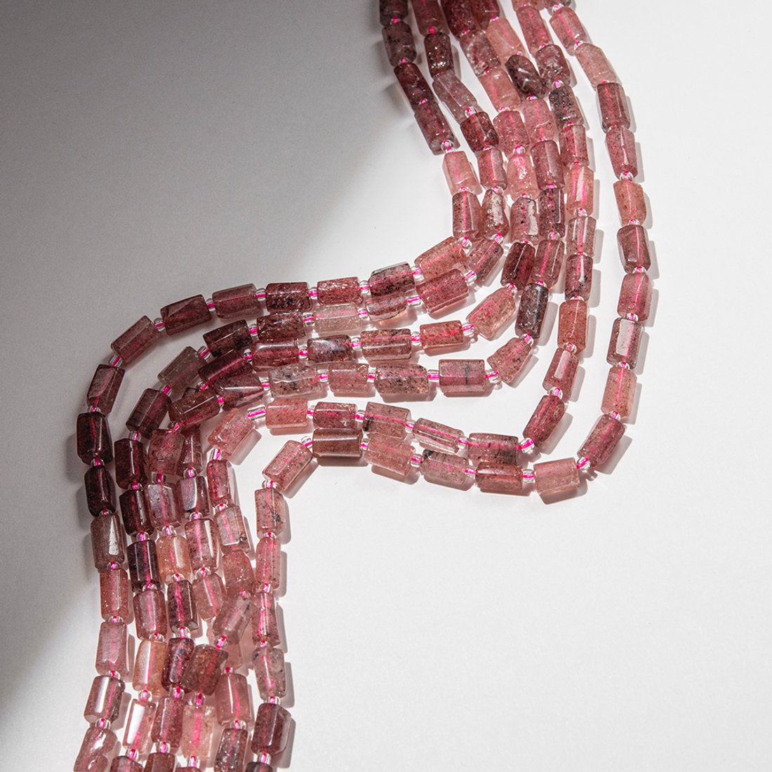 Клубничный кварц натуральный, бочонки с гранями, 9-12*5,5-7мм