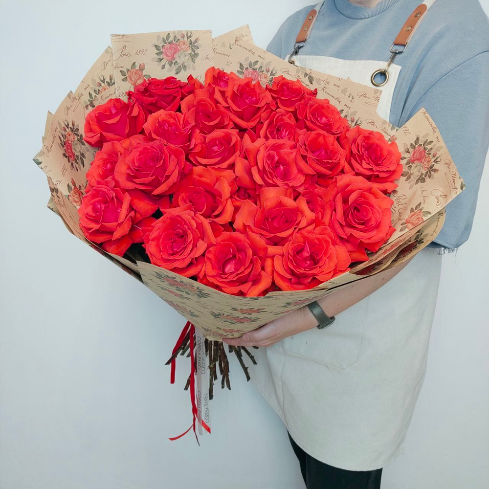 25 алых импортных роз Нина