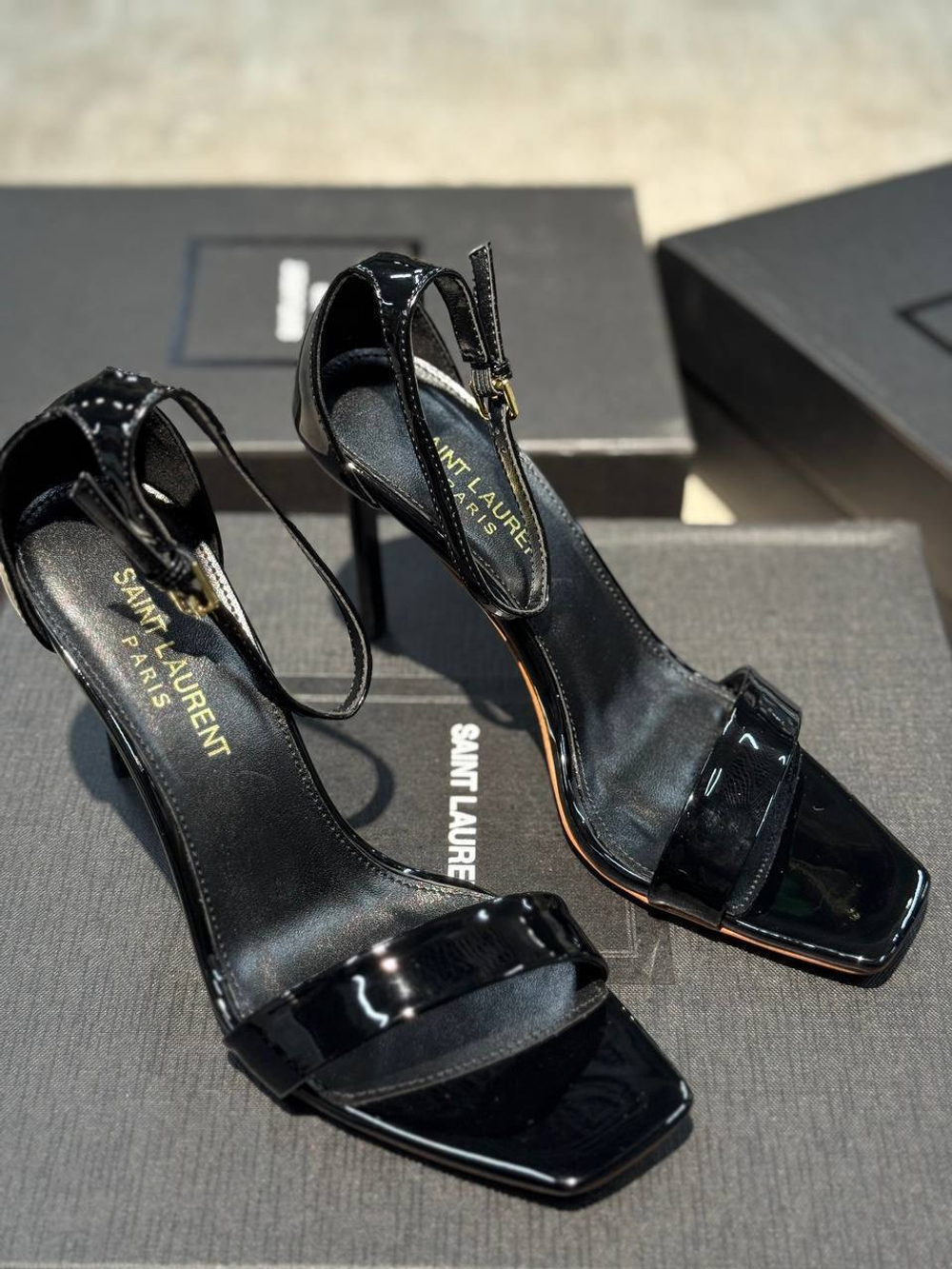 Босоножки Yves Saint Laurent
