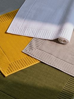 Коврик для ванной с фактурным бортиком оливкового цвета из коллекции Essential, 50х80 см