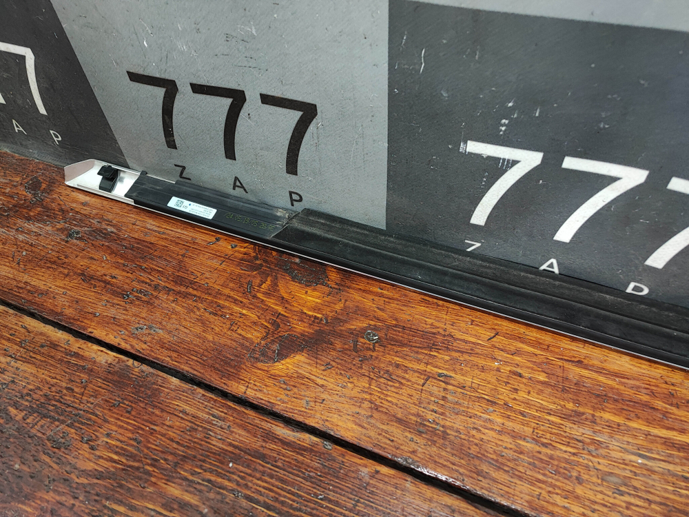 Молдинг стекла переднего правого Mercedes C W205 14-23 Б/У Оригинал A2057251465