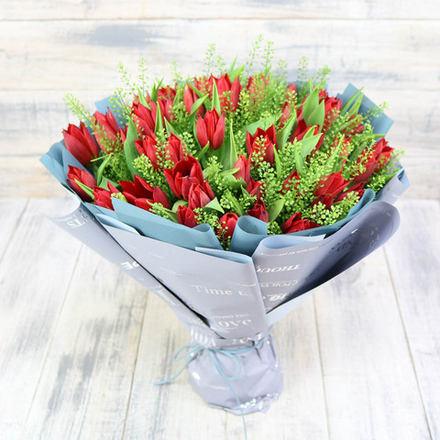 Букет из 51 красного тюльпана