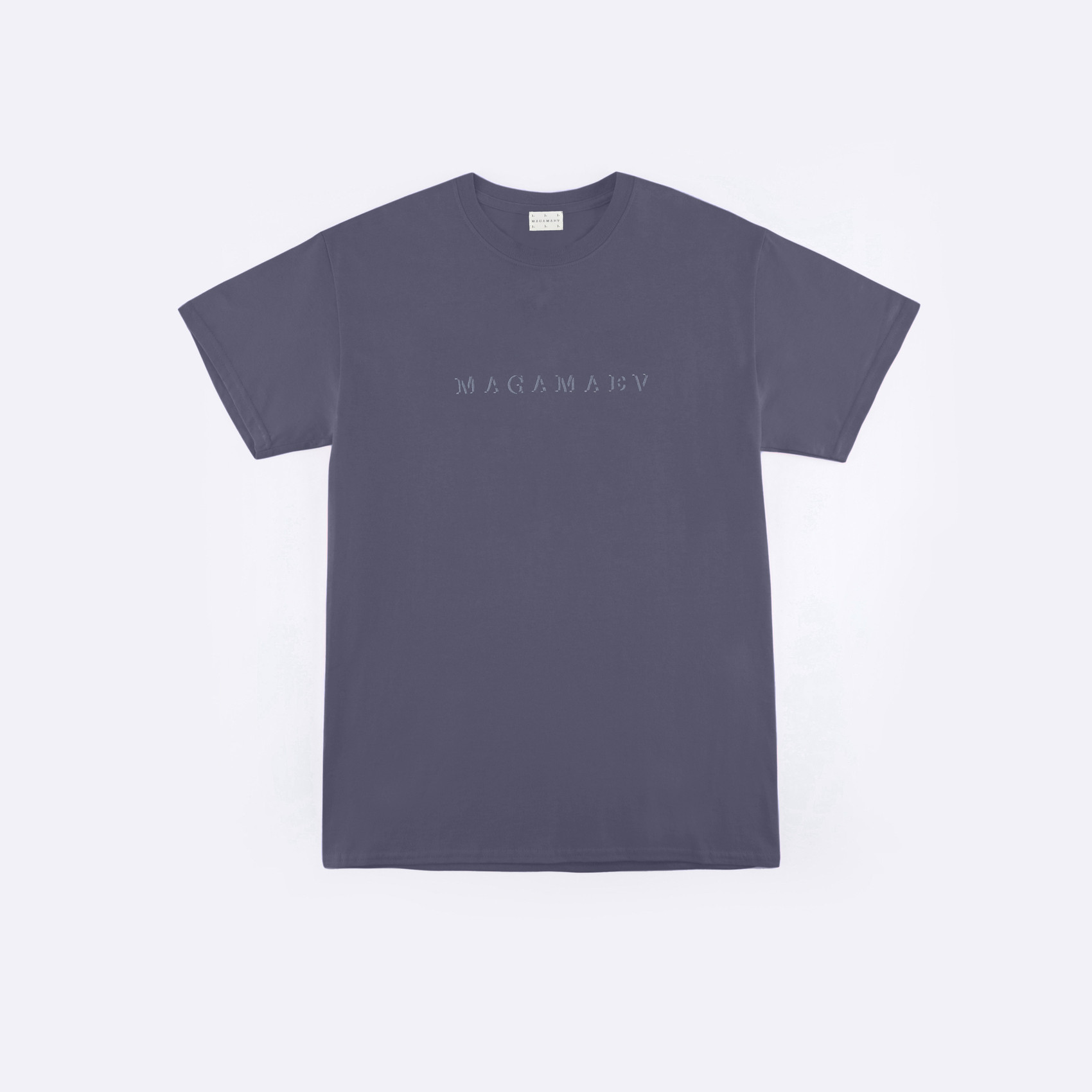 Футболка Magamaev Script t-shirt (graphite) артикул:8PSTRYZUiK5l6P2wfVcpd3 - купить в магазине Дайс