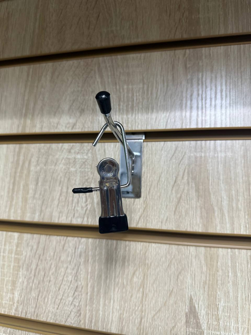 Крючок одинарный с прищепкой средний